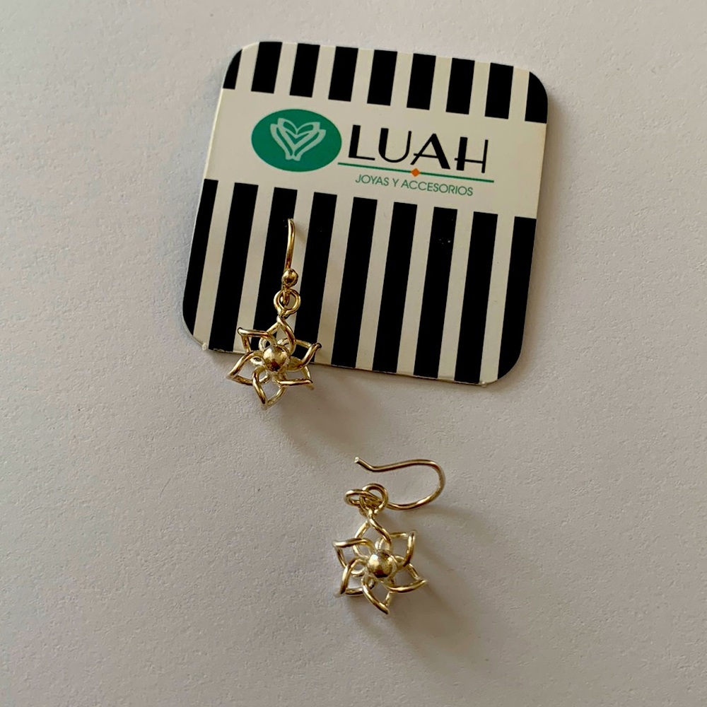 EARRINGS Silver dangling flowers